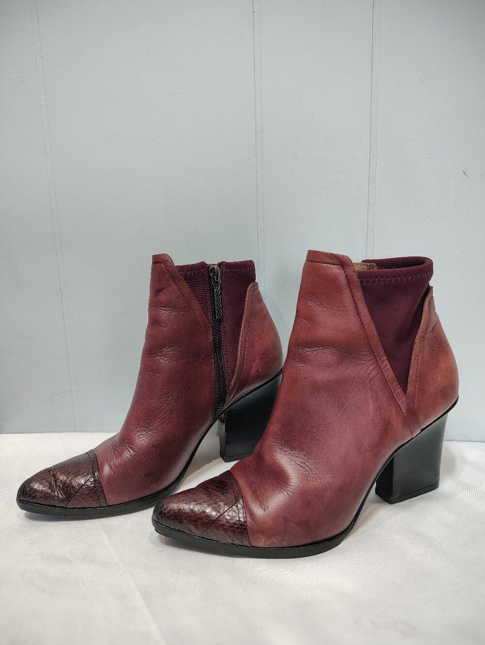 Donald Pliner Vaughn Plum Leather Cap Toe Ankle Boots Snakeskin 6.5